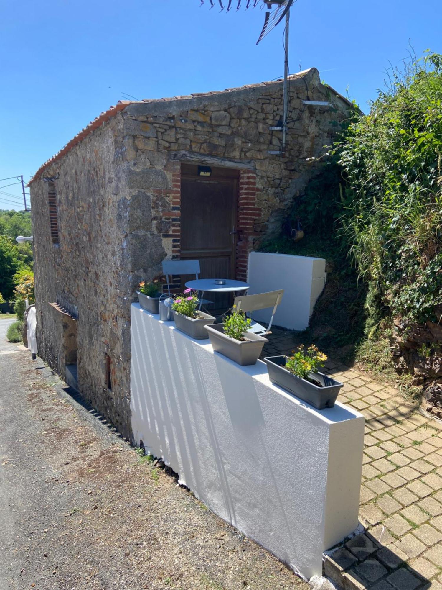 Le Petit Moulin Hotel Pouzauges Eksteriør billede